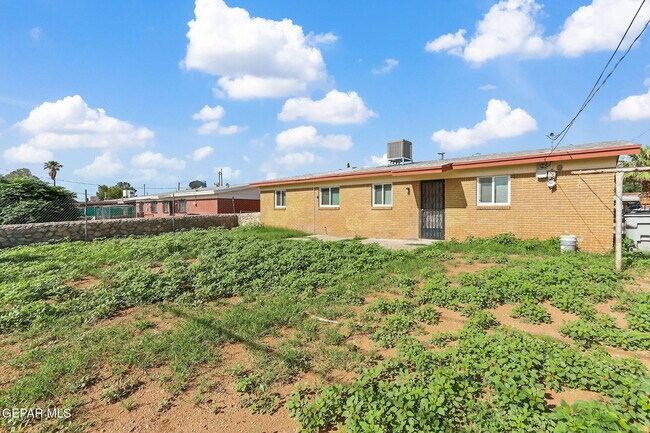 Building Photo - 10060 Kellogg St