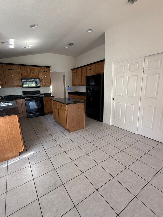 Building Photo - 4095 SW 51st Ct