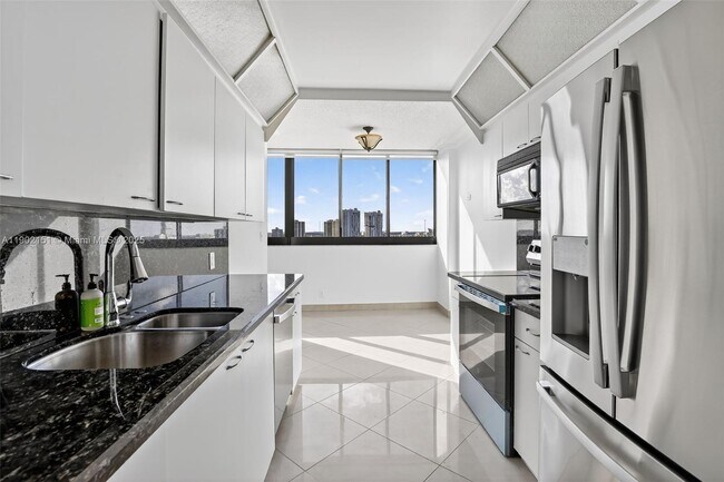 Building Photo - 20185 E Country Club Dr