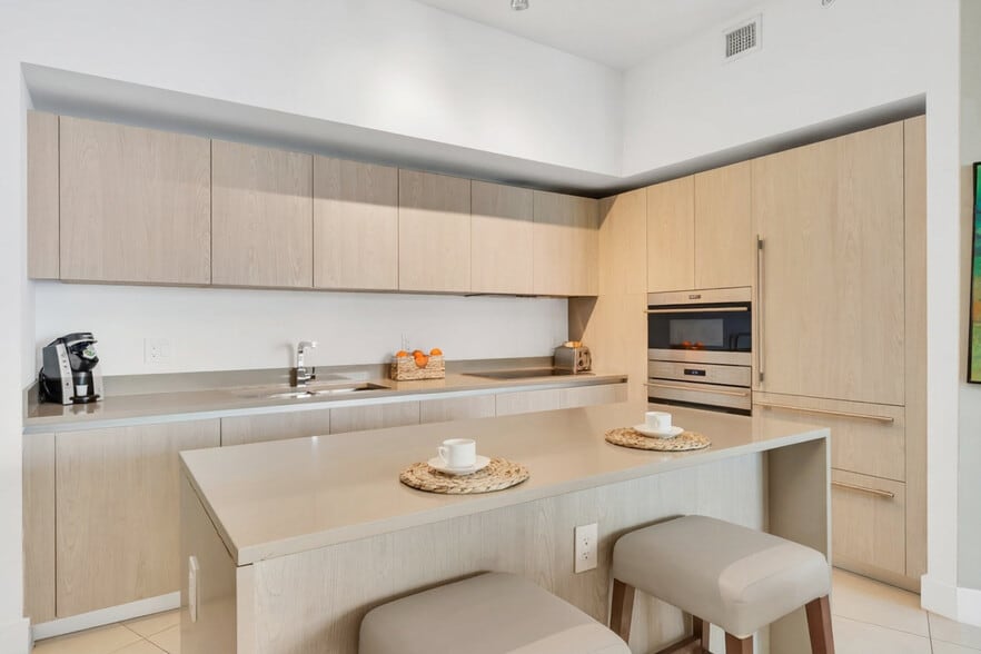 Building Photo - 4111 S Ocean Dr