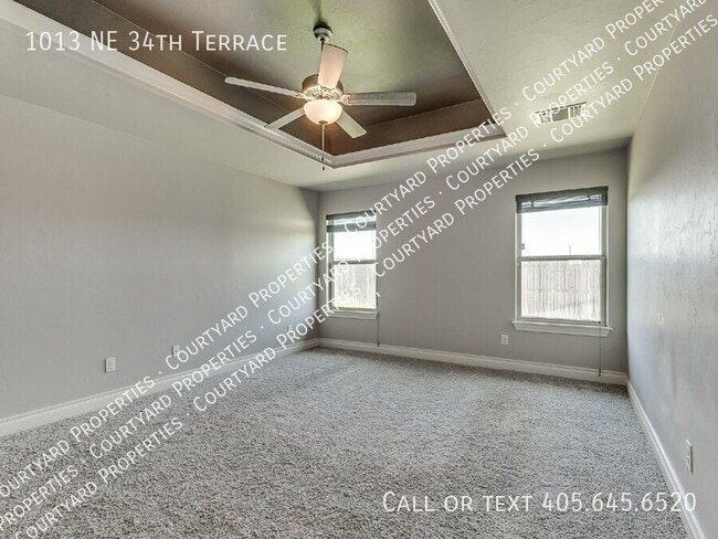 Building Photo - 1013 NE 34th Terr