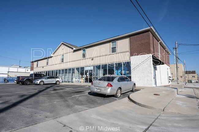 Building Photo - 1702W W Michigan St
