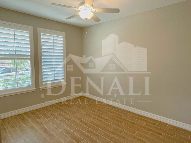 Building Photo - 13648 N 144th Dr