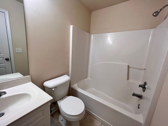 Building Photo - PRE-LEASING FOR AUGUST 10 2026! WOODLANDS OF ATHENS