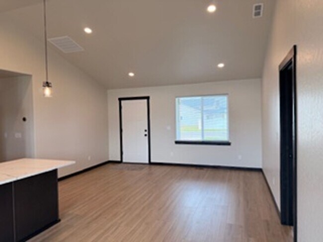 Building Photo - 12037 N Lennon Ln