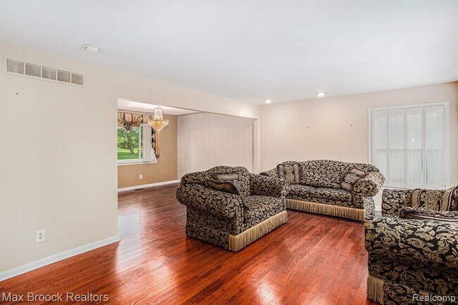 Building Photo - 5622 Powder Horn Dr