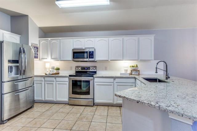 Building Photo - 820 Bamboo Dr