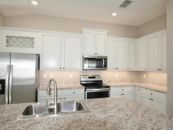 Building Photo - 5555 NW Pine Trail Cir