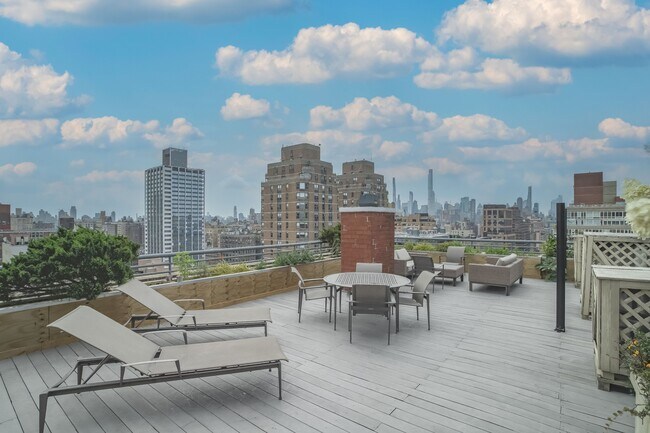 Building Photo - 250 W 89th St