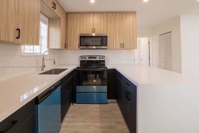 Building Photo - Hope Street, Hollywood, FL 33024 - 4 BR 2 ...