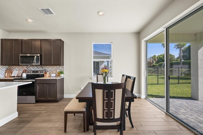 Building Photo - 8588 Dahlia Cir