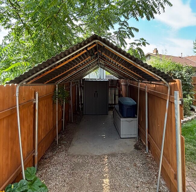 Building Photo - 8809 W Donnybrook Dr