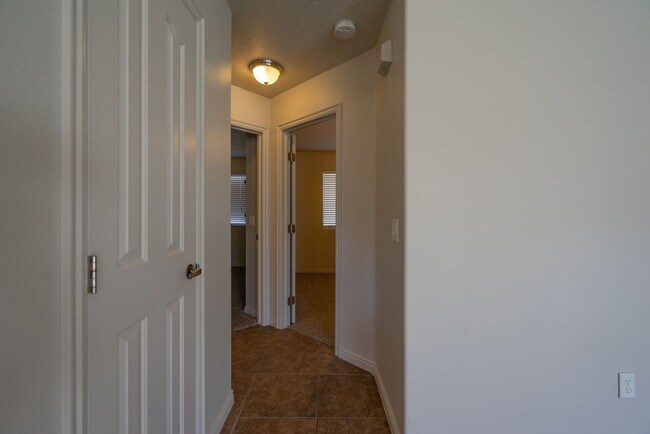 Building Photo - Beautiful 3 Bedroom Home Near Snow Canyon Parkway