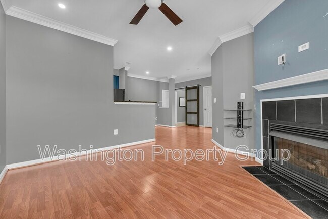 Building Photo - 4854 Eisenhower Ave