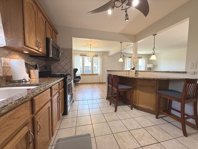 Building Photo - 6944 W 106th Pl