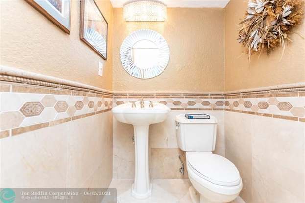 Building Photo - 270 Captains Walk