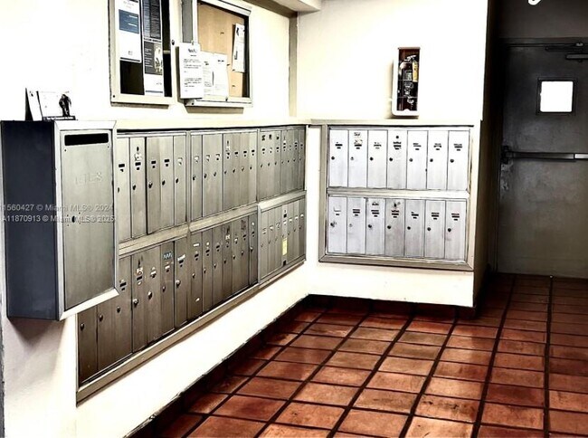 Building Photo - 5800 SW 127th Ave