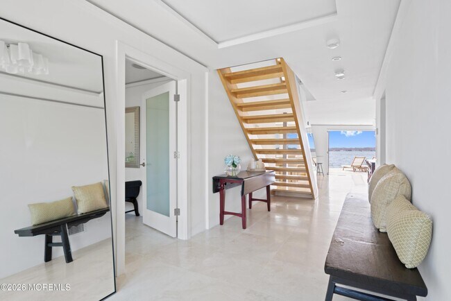 Building Photo - 7 Circle Dr