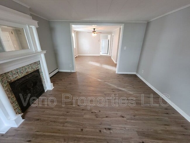 Building Photo - 1813 3rd Ave