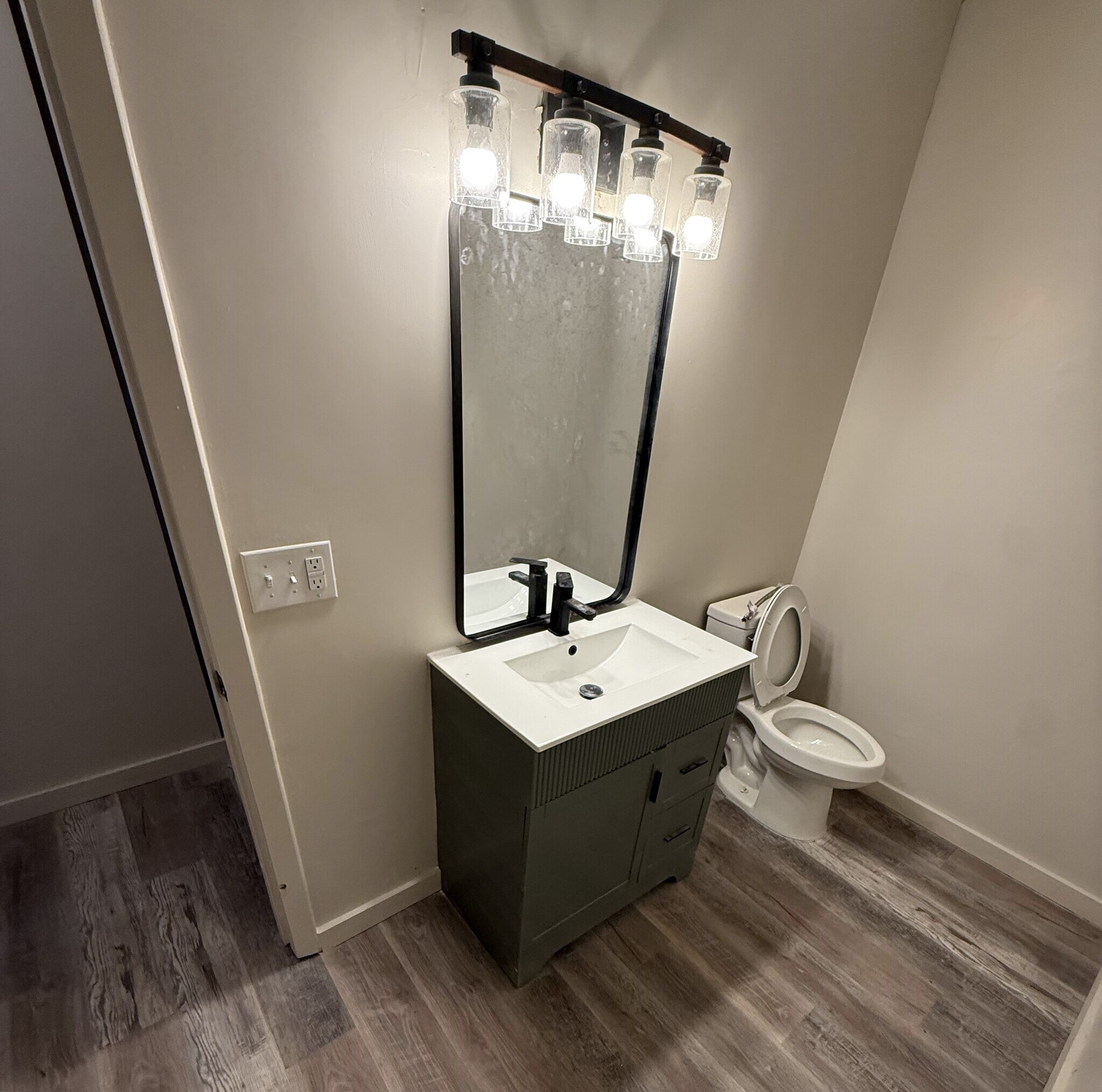 Building Photo - 1402 Perryman Dr