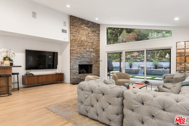 Building Photo - 3355 Alana Dr