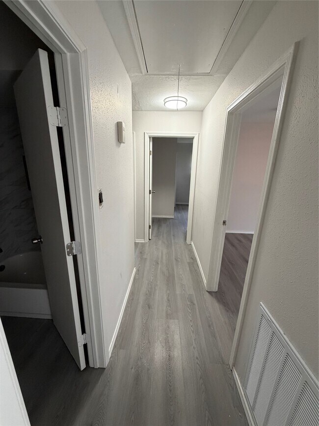 Building Photo - 6618 McCullum Rd