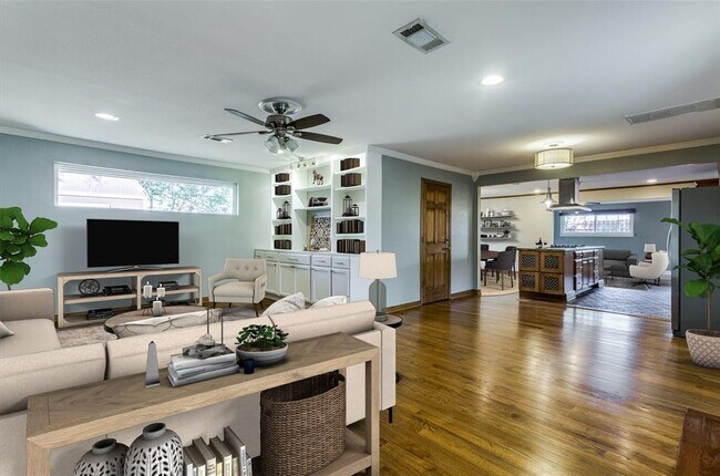 Primary Photo - 4306 Benning Dr
