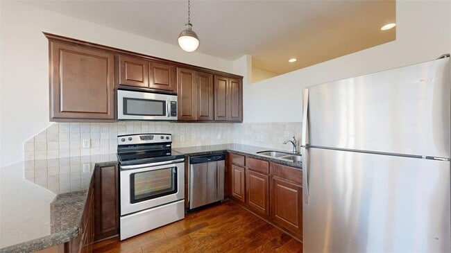 Building Photo - 206 N Main St