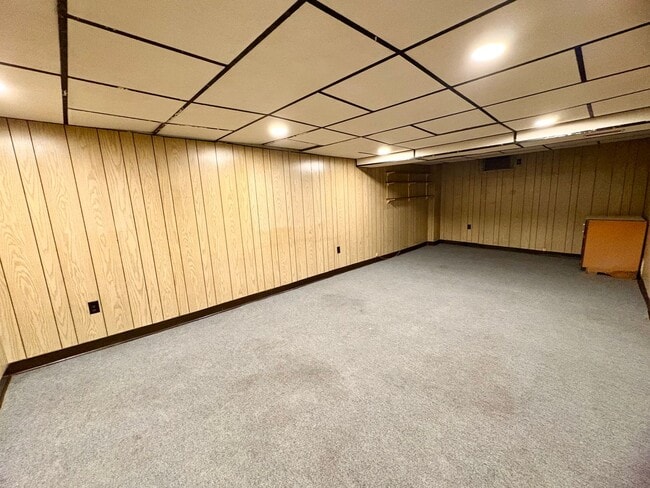 Building Photo - 3 Bedroom 2 Bathroom Cape Cod Available in York!