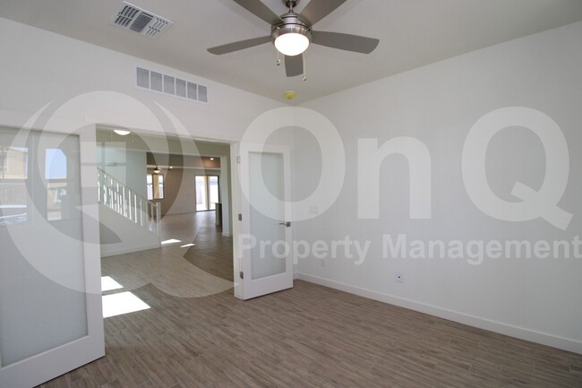 Building Photo - 2957 E Cherry Hill Dr