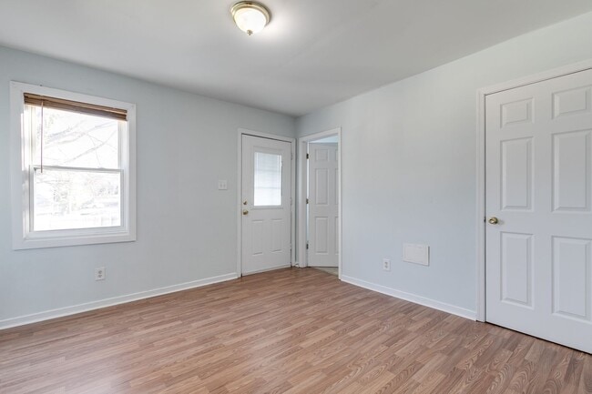 Building Photo - 2214 Perry St