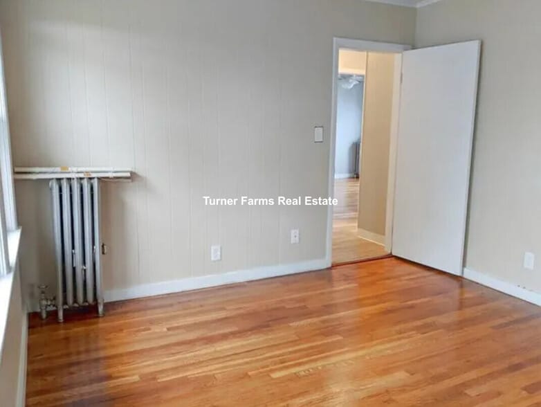 Building Photo - 60 Buzzells Ln