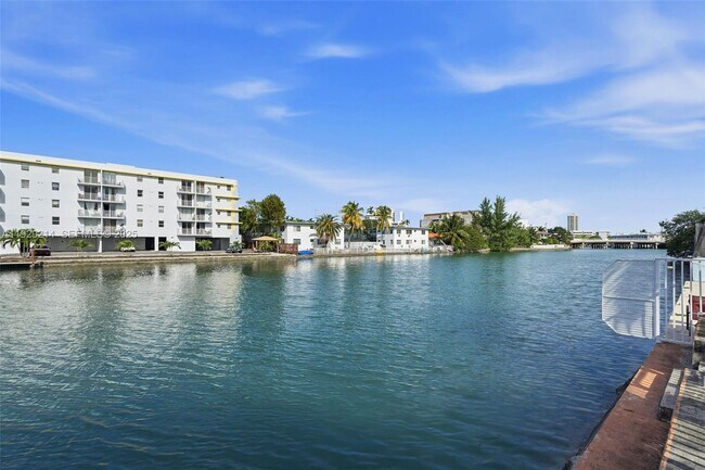 Building Photo - 1185 Marseille Dr