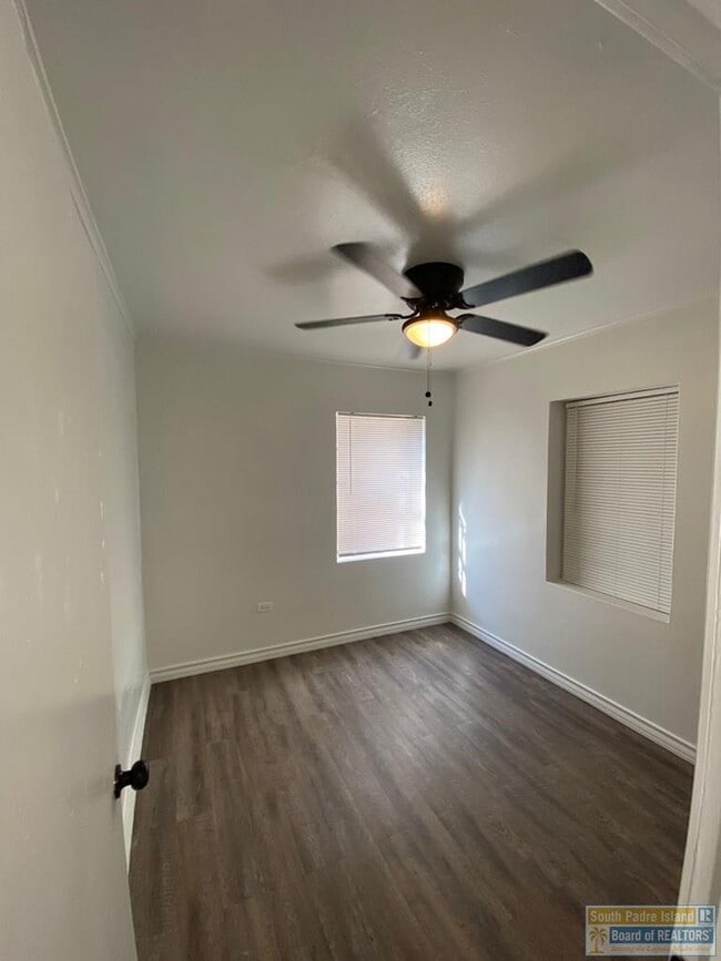 Building Photo - 938 E Adams St