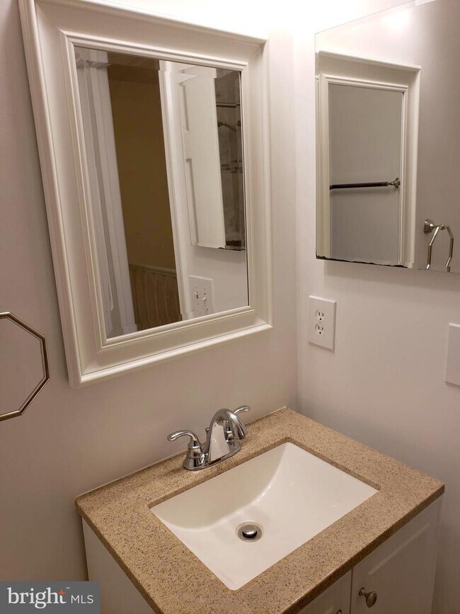 Building Photo - 5771 Heritage Hill Dr