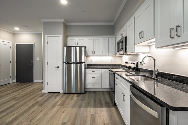 Primary Photo - 1010 Duke St