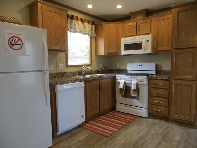 Building Photo - 71 Colonial Dr