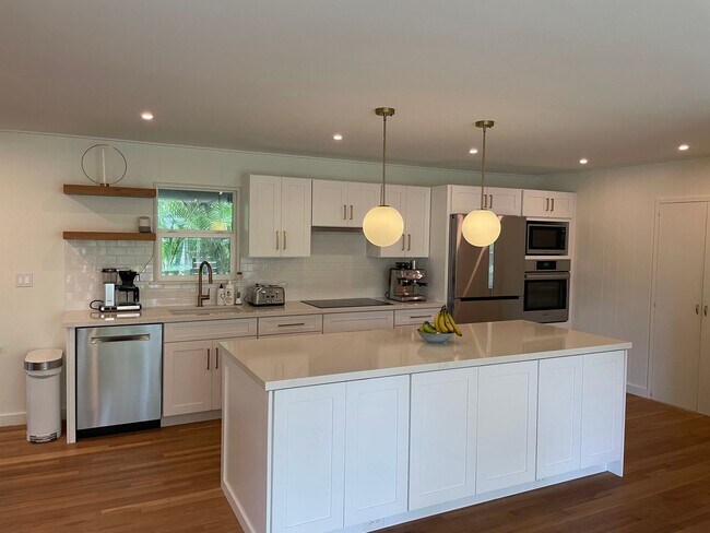 Building Photo - Fully Furnished Lanikai Beach Oasis — 3BR/...