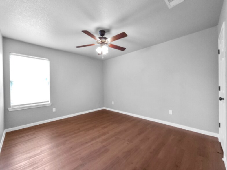 Building Photo - 4415 Brutus Ln