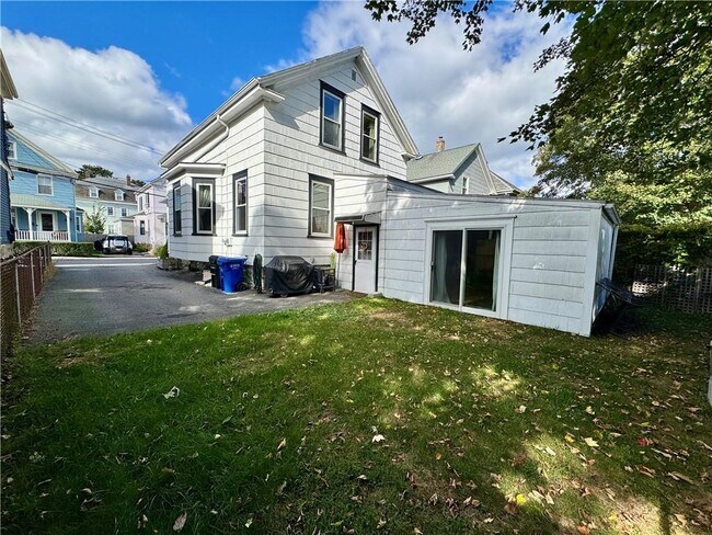 Building Photo - 7 Congdon Ave