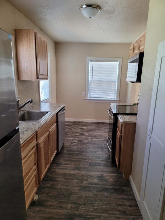 Building Photo - 318 N Laguna St