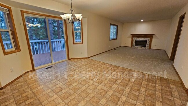 Building Photo - 12220 Ravena Pl NW