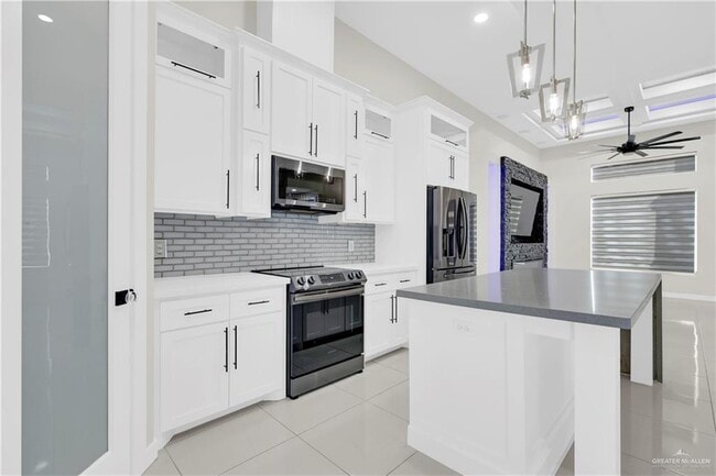 Building Photo - 20 Tierra Escondido