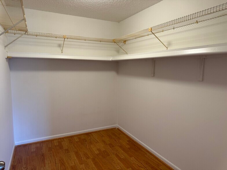 Building Photo - 1144 SE 32nd Ter