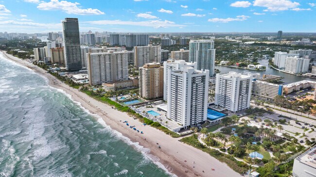 Building Photo - 1865 S Ocean Dr