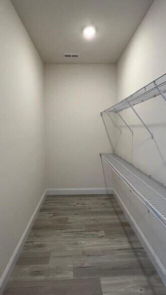 Building Photo - 1914 Cypress Ln