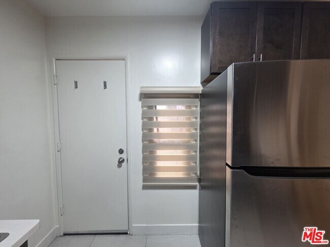 Building Photo - 1224 N Fairfax Ave