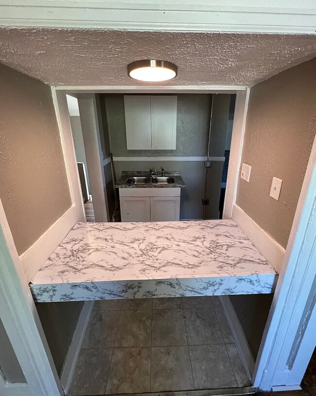 Building Photo - Greenwood Duplex