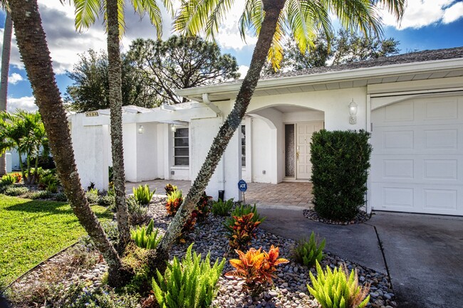 Building Photo - "Charming Sarasota Retreat: Spacious 3-Bed...