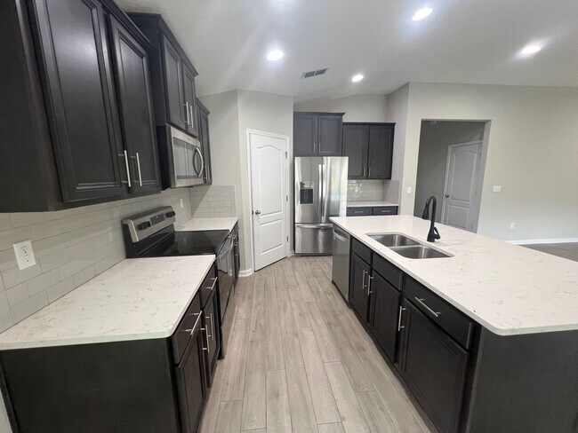 Building Photo - Great home in a gated community